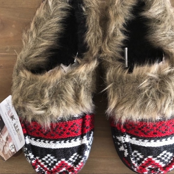 BNWT Mukluks slippers - Picture 3 of 5